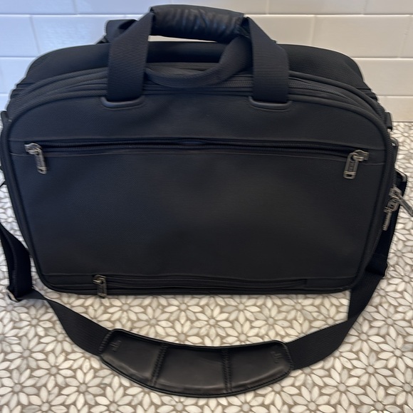 Unisex Tumi Alpha Ballistic Nylon 18" Boarding Tote in Black, OS- NWOT! - Picture 2 of 12